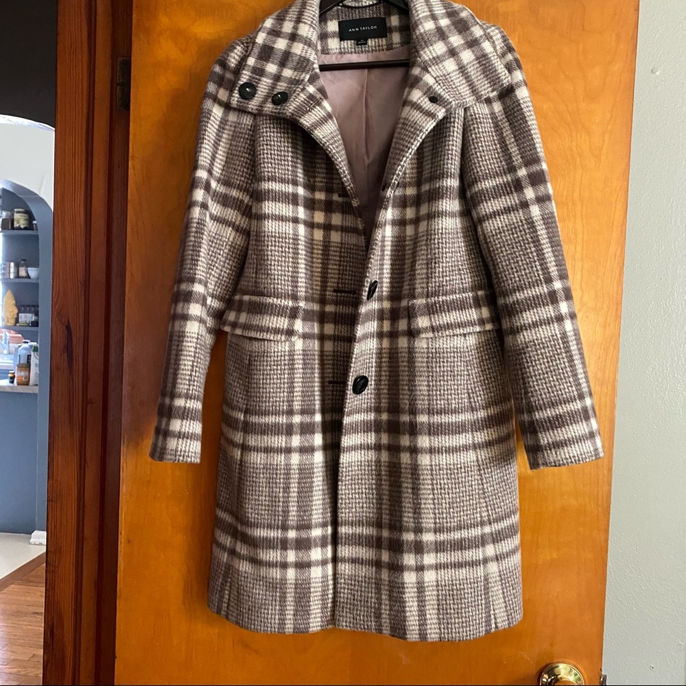 Ann Taylor coat - woman - Color: Cream/Brown, Plaid, Size: XS